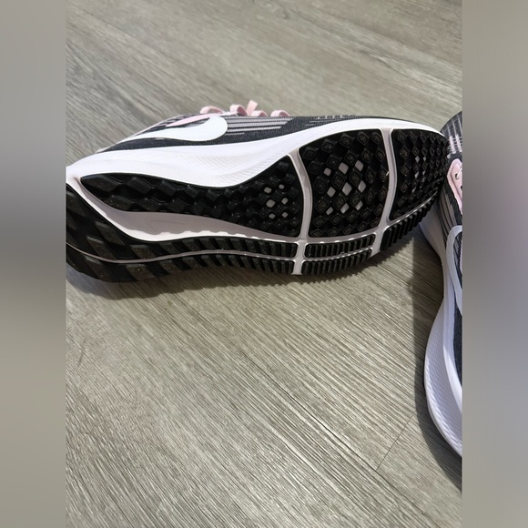 Nikes - Picture 2 of 3